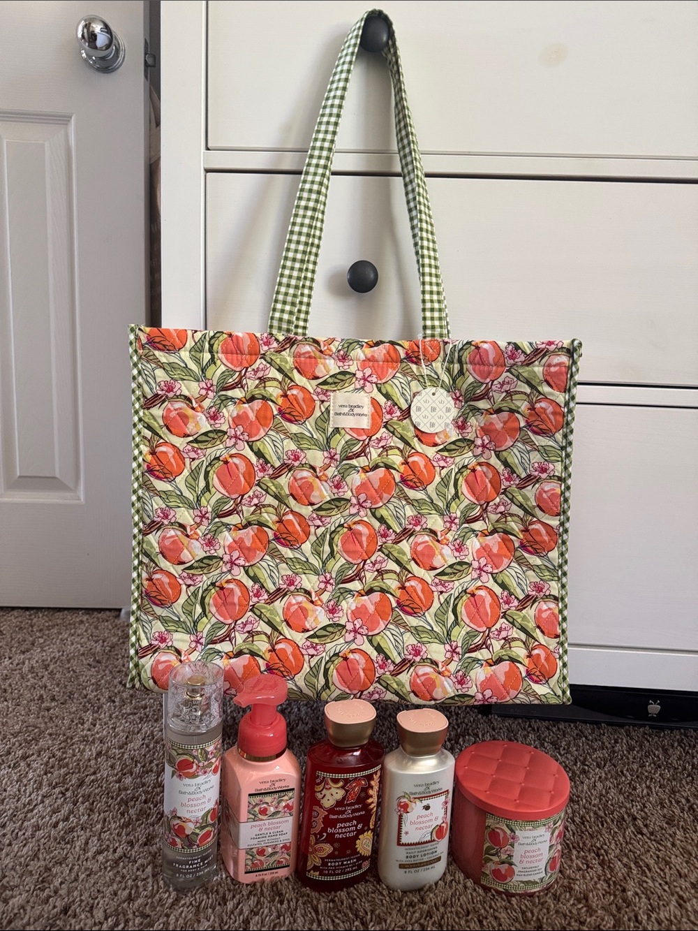 Vera Bradley x Bath & Body Works Tote Bag and Peach Blossom & Nectar Set - Picture 4 of 13